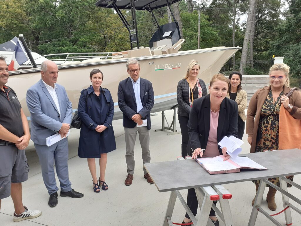 Signature de la convention-cadre de partenariat 2023-2025 entre la COBAN et la CMANA 33 Chambre de Métiers et de l'Artisanat Nouvelle-Aquitaine Gironde le 19 octobre 2023 à l'entreprise ATLANTIC CONCEPT à Lège-Cap Ferret