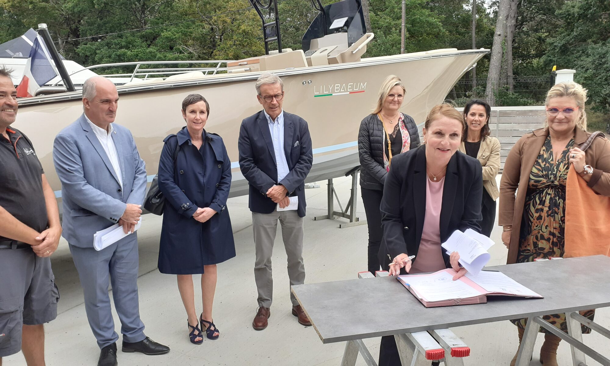 Signature de la convention-cadre de partenariat 2023-2025 entre la COBAN et la CMANA 33 Chambre de Métiers et de l'Artisanat Nouvelle-Aquitaine Gironde le 19 octobre 2023 à l'entreprise ATLANTIC CONCEPT à Lège-Cap Ferret